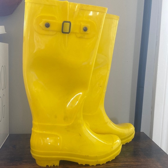 Women’s Yellow Rainboots (Wellies!) Size 6 - Picture 1 of 6